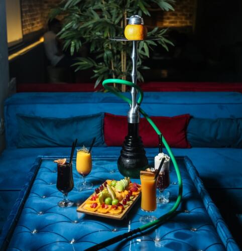 hookah with mixed fruits on the wooden board and cocktails side view